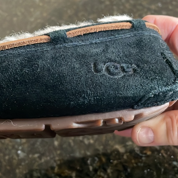 UGG - Picture 3 of 6